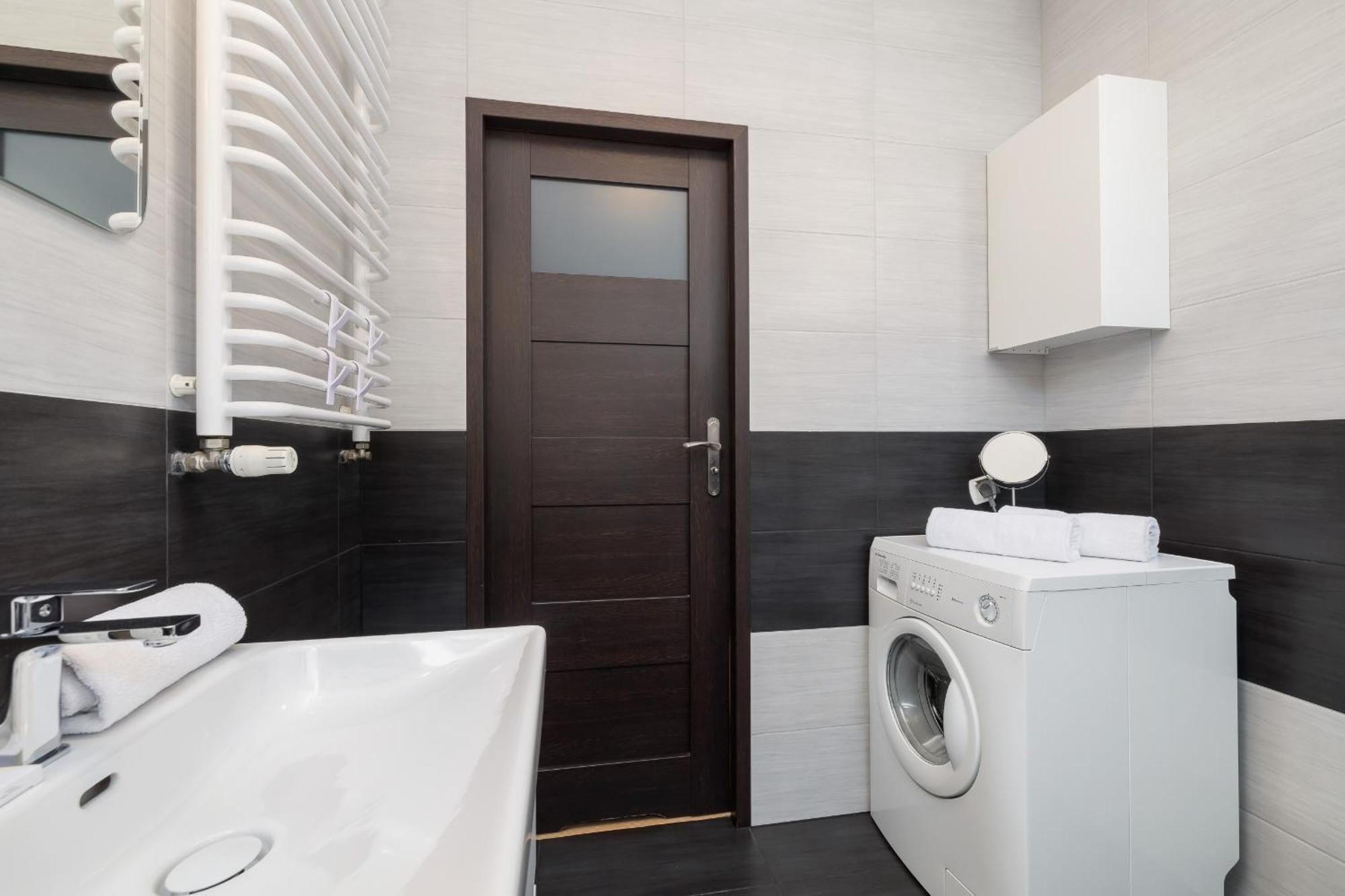 Stylish Apartment With Balcony & Parking Cracow By Noclegi Renters Krakau Exterior foto